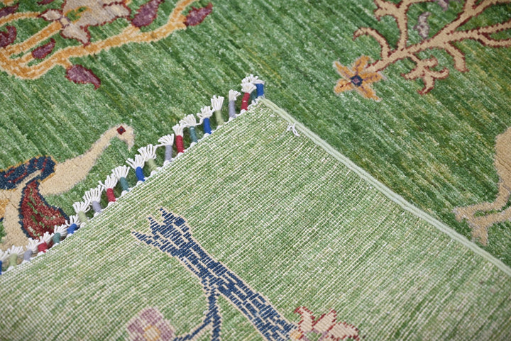 green Medium rug 5' 0" x 6' 2"