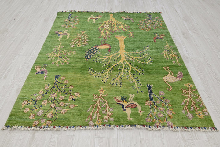green Medium rug 5' 0" x 6' 2"