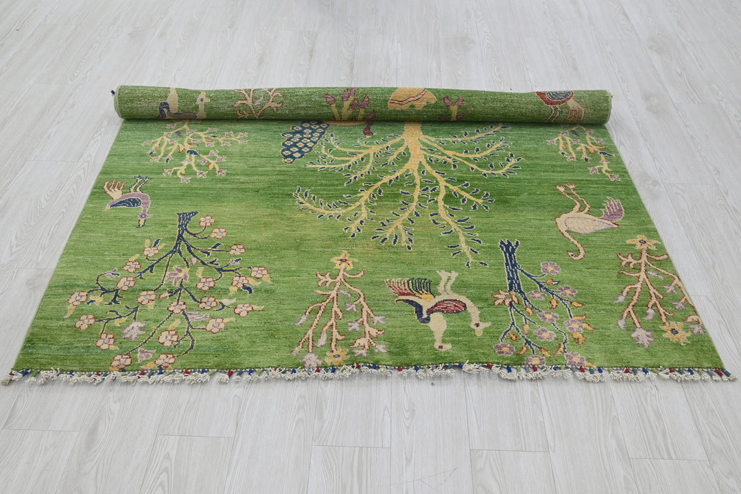 green Medium rug 5' 0" x 6' 2"