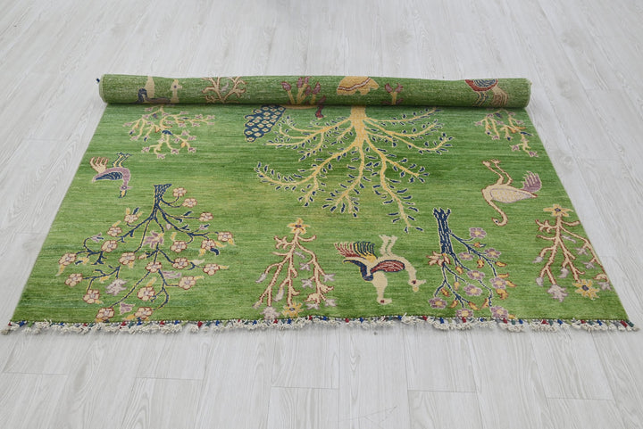 green Medium rug 5' 0" x 6' 2"