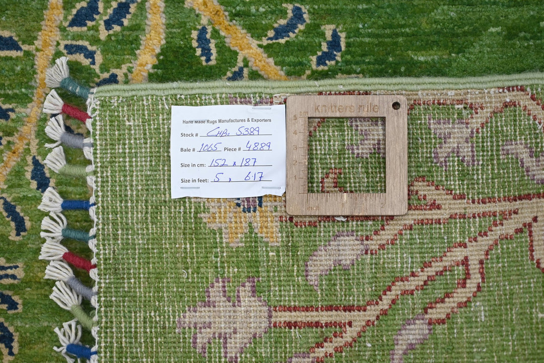 green Medium rug 5' 0" x 6' 2"