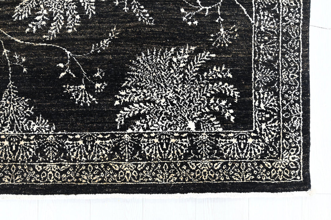 black Medium rug 6' 4" x 9' 4"