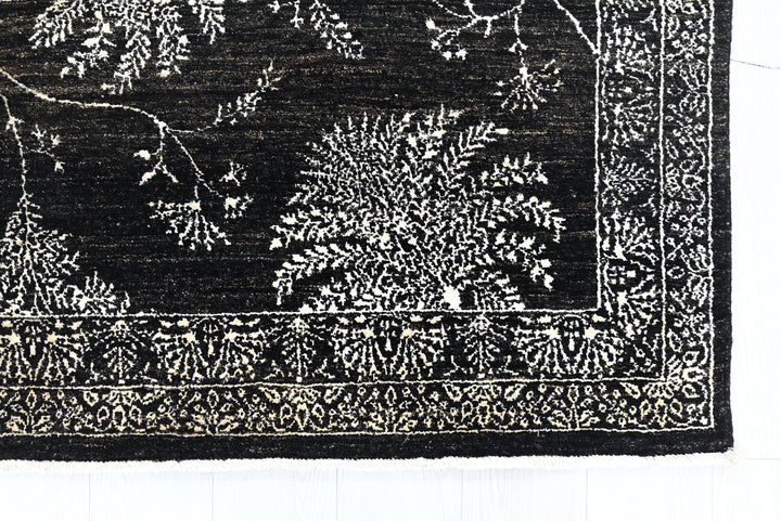 black Medium rug 6' 4" x 9' 4"