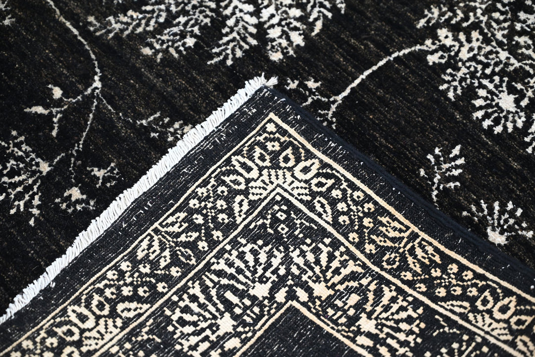 black Medium rug 6' 4" x 9' 4"