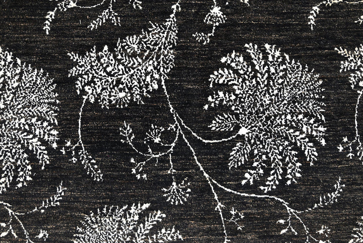 black Medium rug 6' 4" x 9' 4"