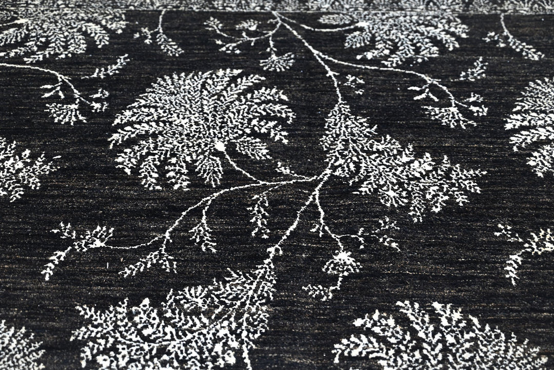 black Medium rug 6' 4" x 9' 4"