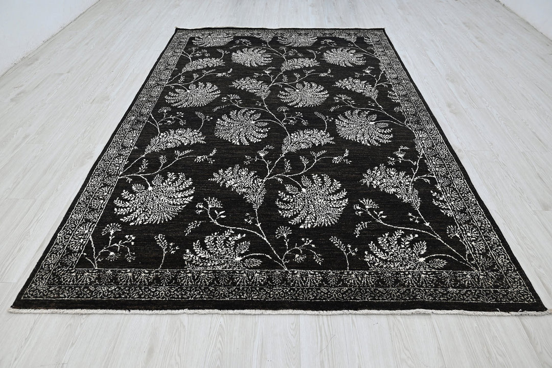 black Medium rug 6' 4" x 9' 4"