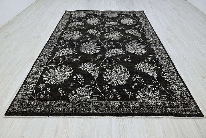 black Medium rug 6' 4" x 9' 4"