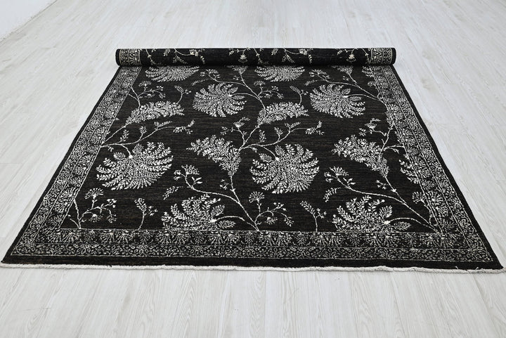 black Medium rug 6' 4" x 9' 4"