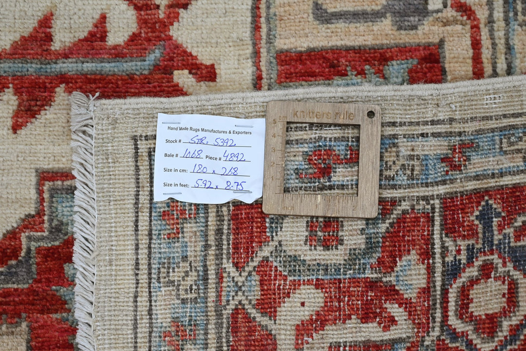 white Medium rug 5' 11" x 8' 10"