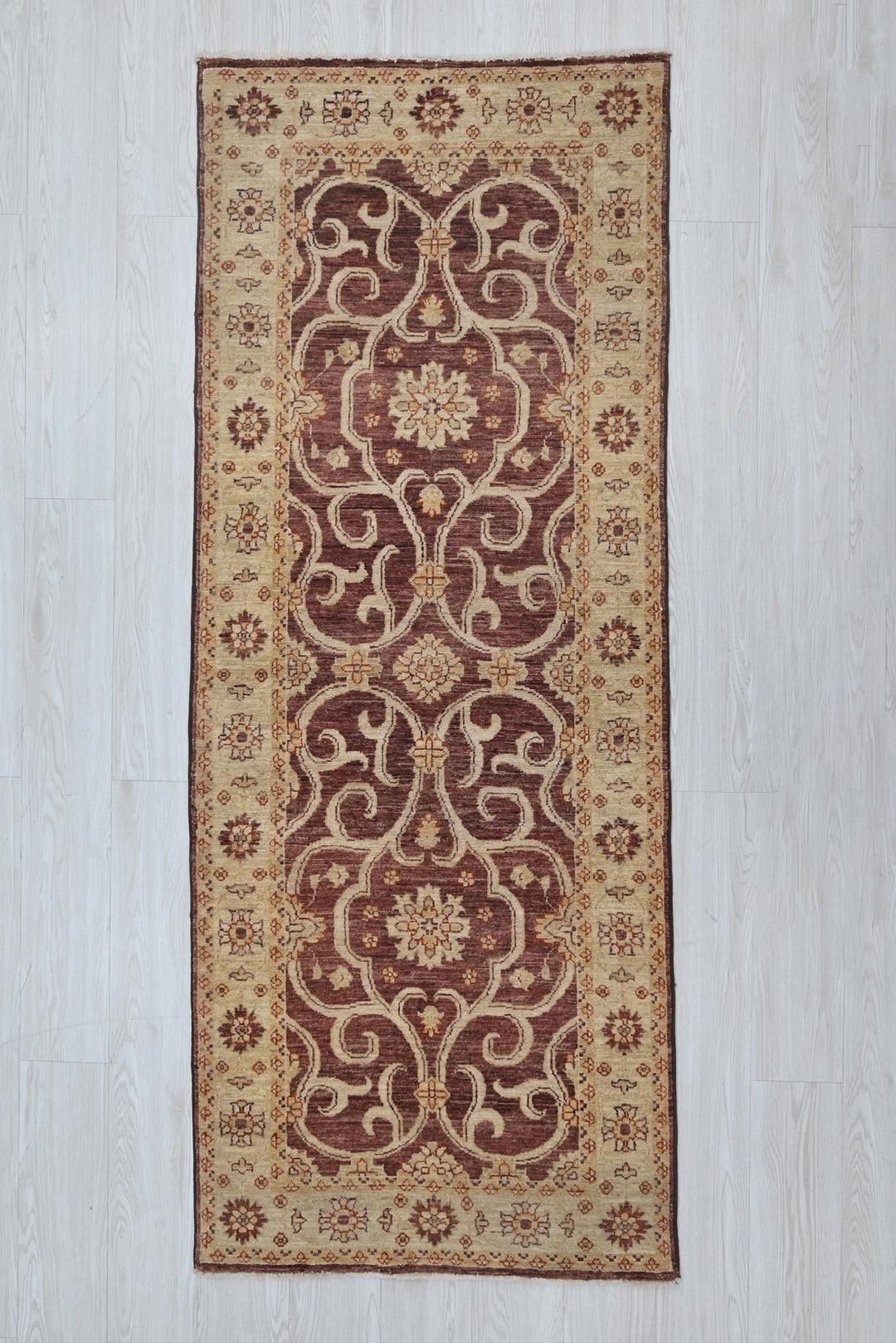 brown Accent rug 2' 7" x 6' 5"