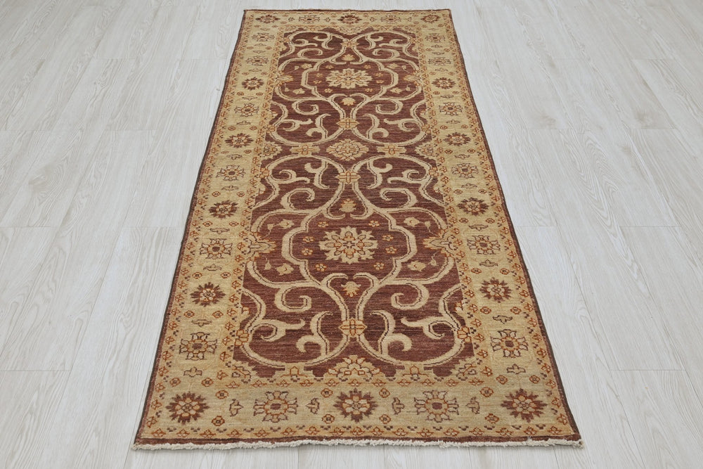 brown Accent rug 2' 7" x 6' 5"