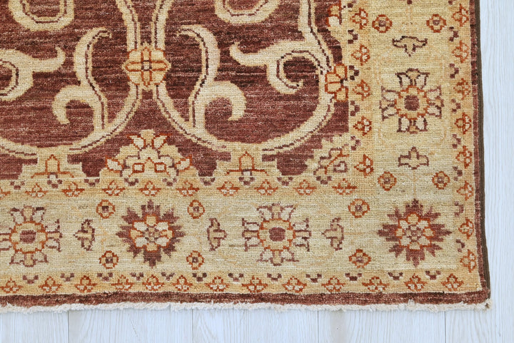 brown Accent rug 2' 7" x 6' 5"
