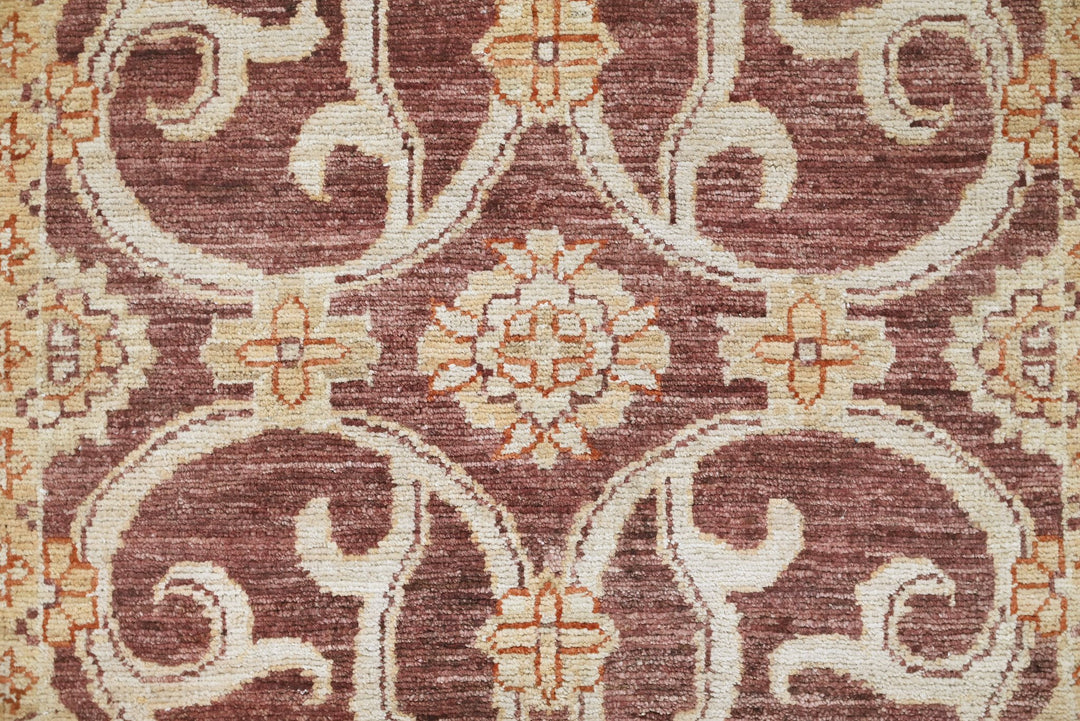 brown Accent rug 2' 7" x 6' 5"