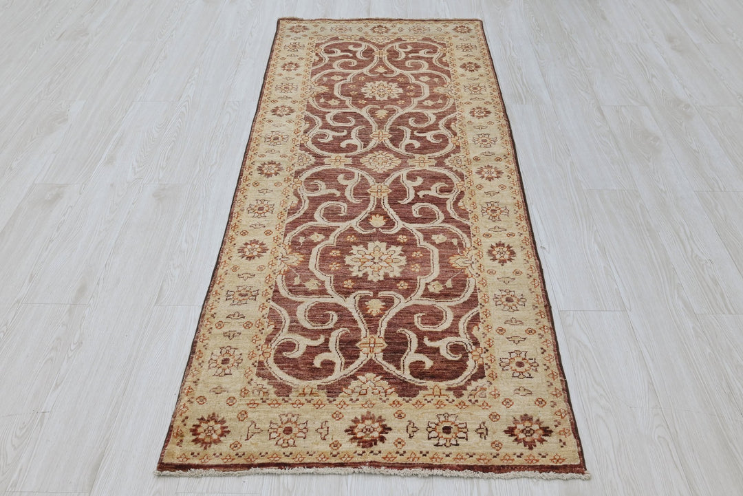 brown Accent rug 2' 7" x 6' 5"