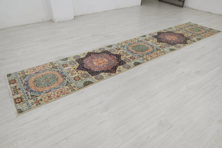 white Runner rug 2' 6" x 12' 11"