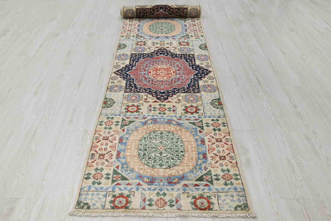 white Runner rug 2' 6" x 12' 11"
