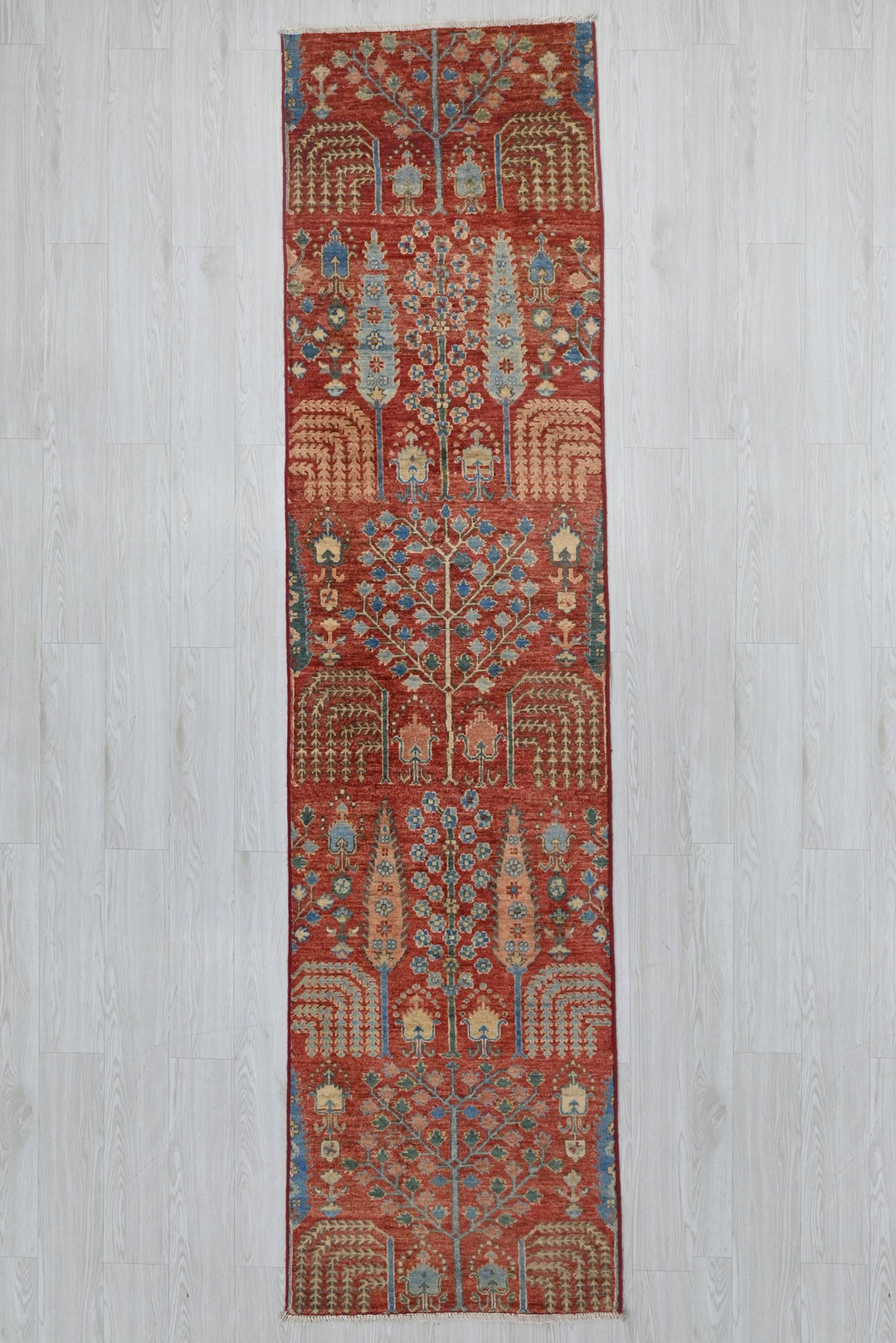 red Runner rug 2' 6" x 9' 5"
