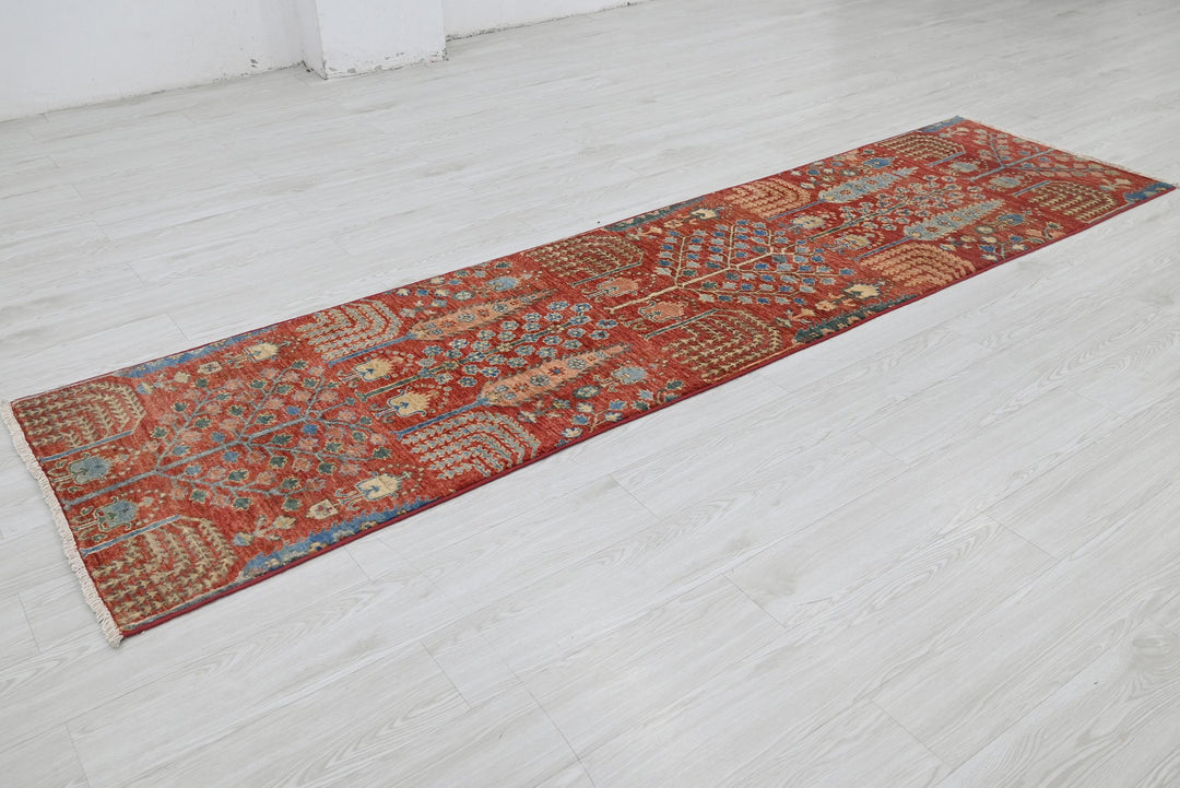 red Runner rug 2' 6" x 9' 5"