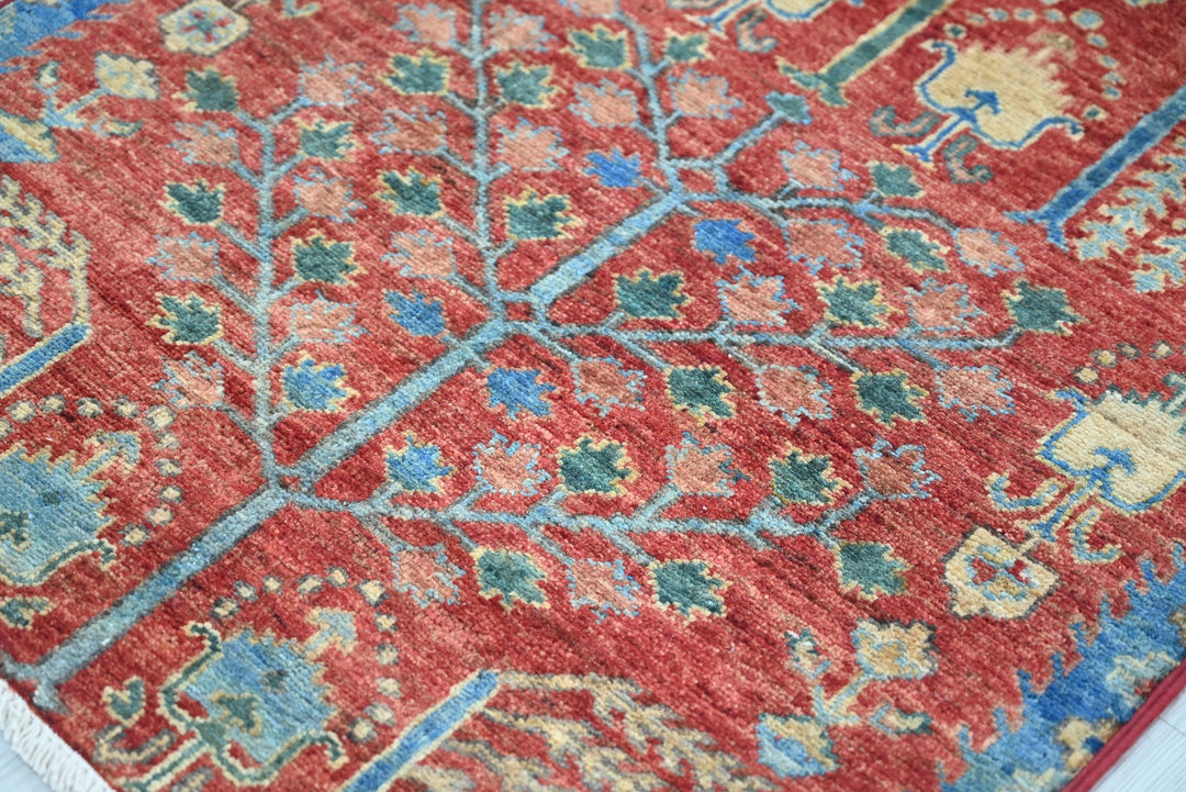 red Runner rug 2' 6" x 9' 5"