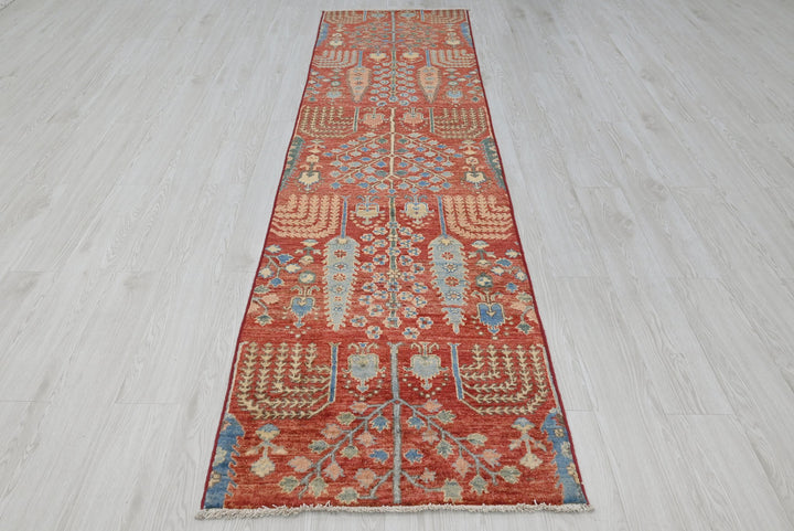 red Runner rug 2' 6" x 9' 5"