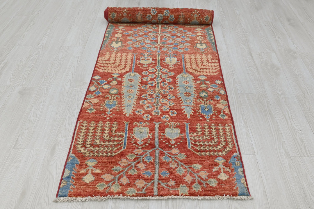 red Runner rug 2' 6" x 9' 5"