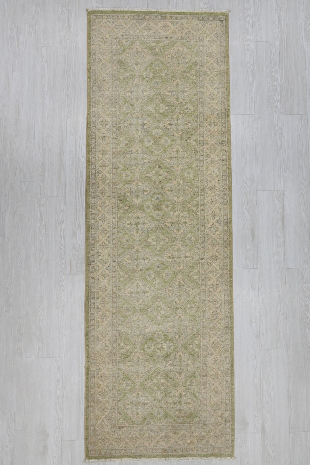 green Runner rug 2' 8" x 8' 6"