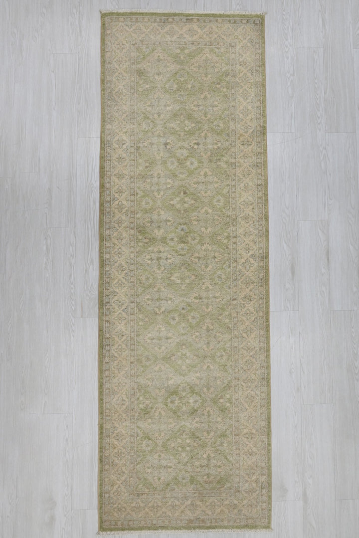 green Runner rug 2' 8" x 8' 6"