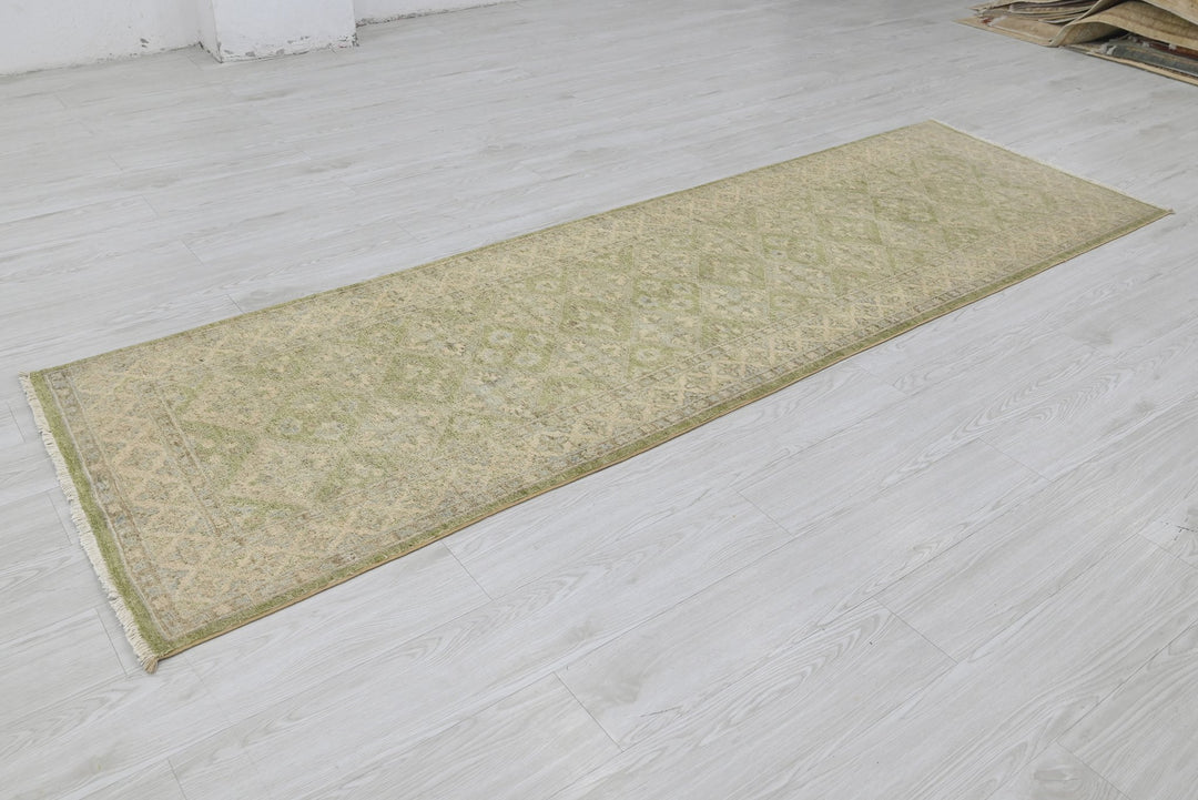 green Runner rug 2' 8" x 8' 6"