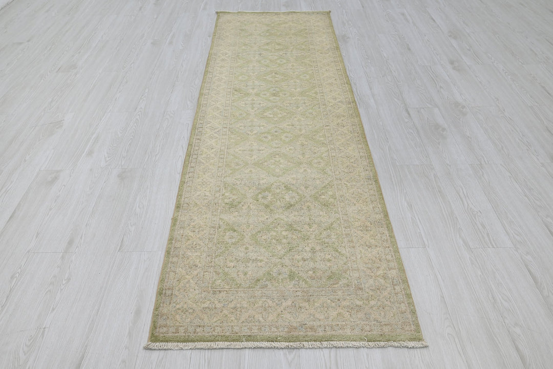 green Runner rug 2' 8" x 8' 6"
