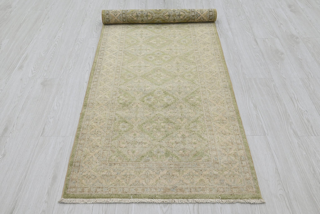 green Runner rug 2' 8" x 8' 6"
