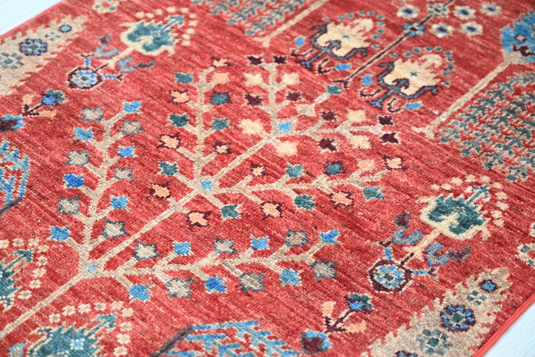 red Runner rug 2' 6" x 9' 4"