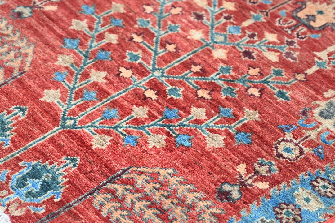 red Runner rug 2' 6" x 9' 4"