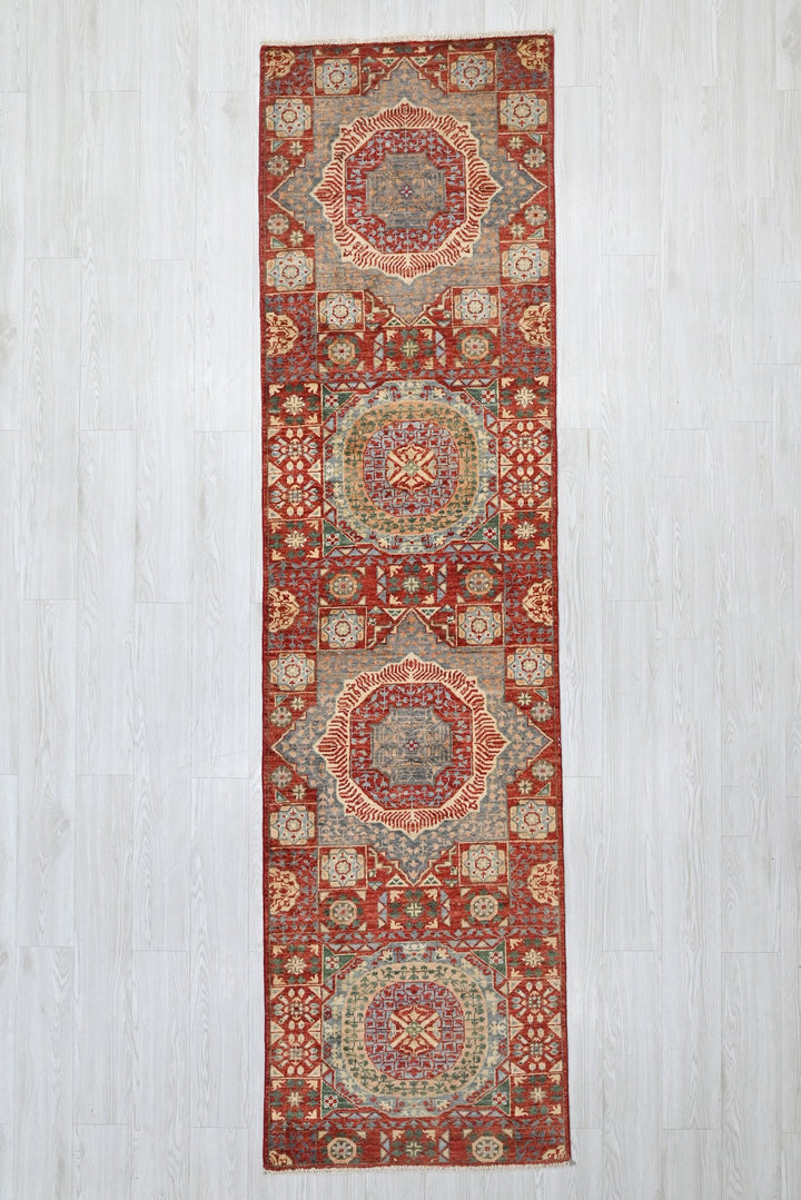 red Runner rug 2' 6" x 9' 4"