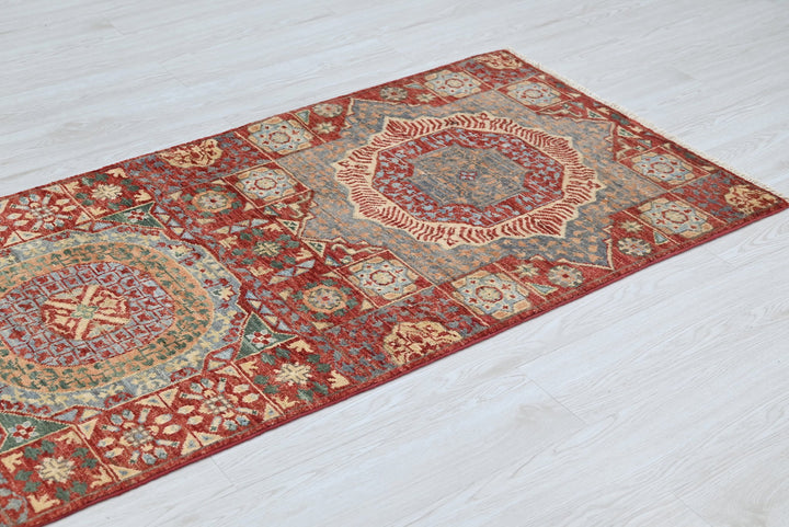red Runner rug 2' 6" x 9' 4"