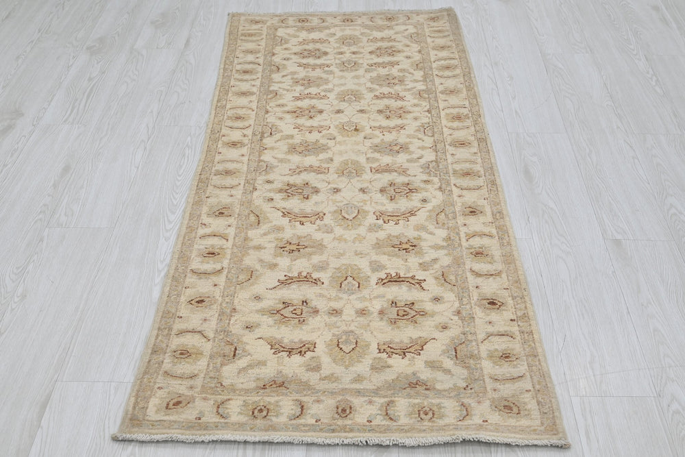 white Runner rug 2' 4" x 5' 9"