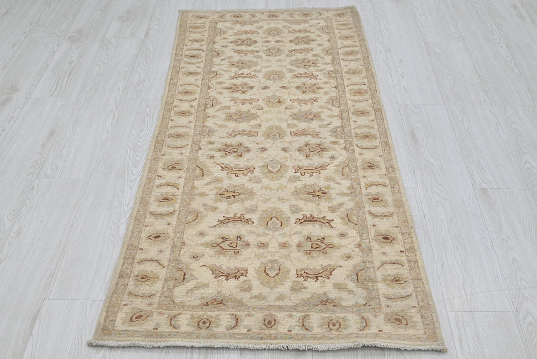 white Runner rug 2' 4" x 5' 9"