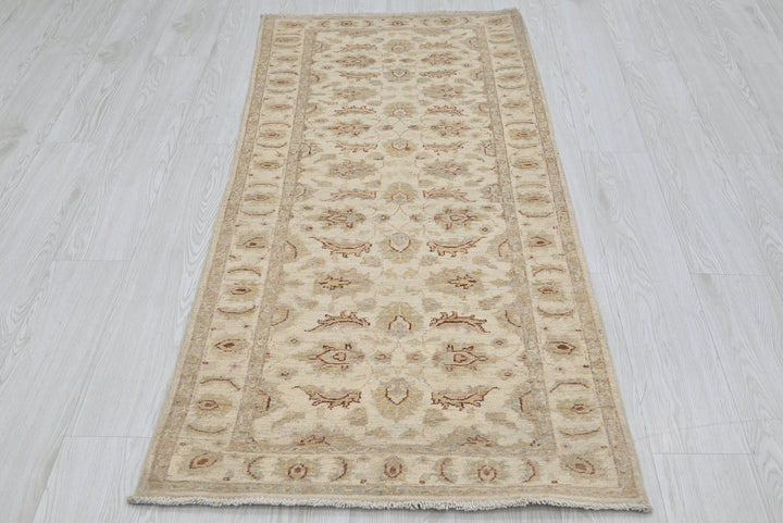 white Runner rug 2' 4" x 5' 9"