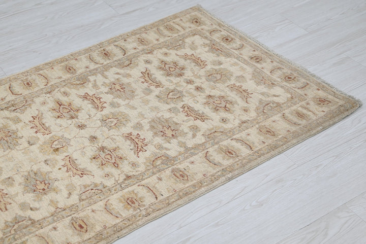 white Runner rug 2' 4" x 5' 9"