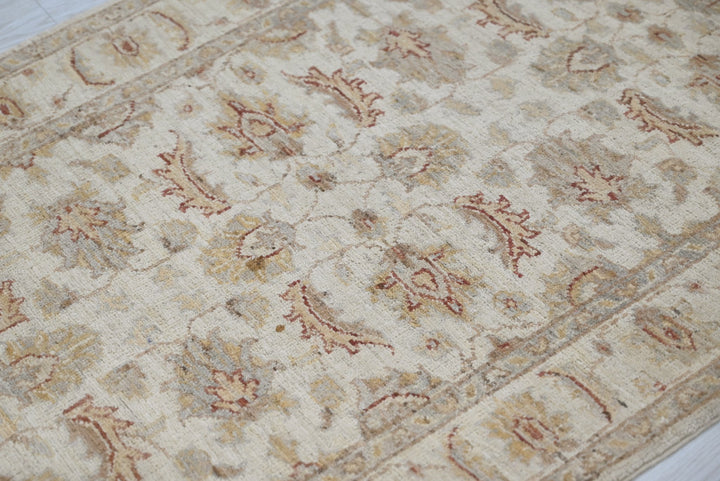 white Runner rug 2' 4" x 5' 9"