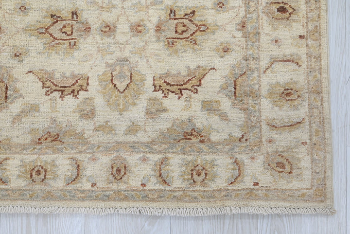 white Runner rug 2' 4" x 5' 9"