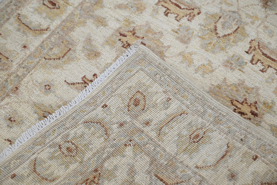white Runner rug 2' 4" x 5' 9"