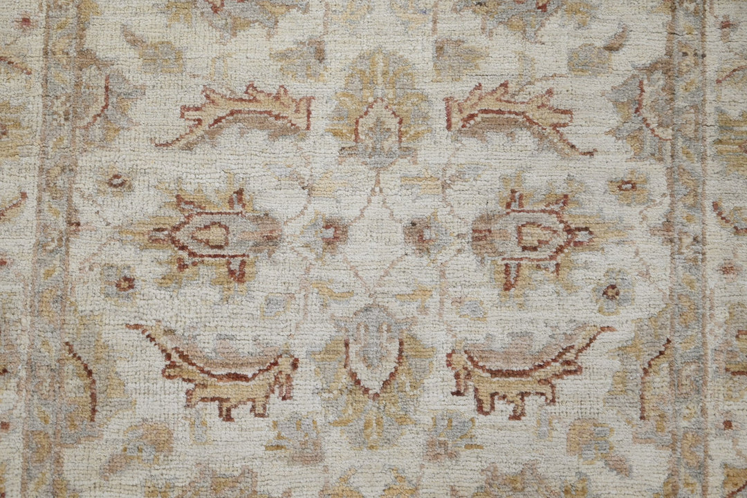white Runner rug 2' 4" x 5' 9"