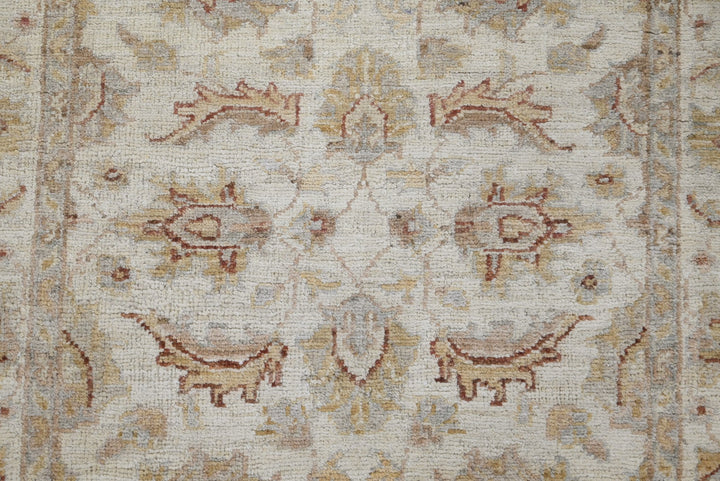 white Runner rug 2' 4" x 5' 9"