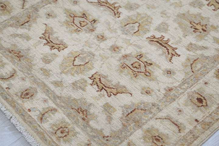 white Runner rug 2' 4" x 5' 9"