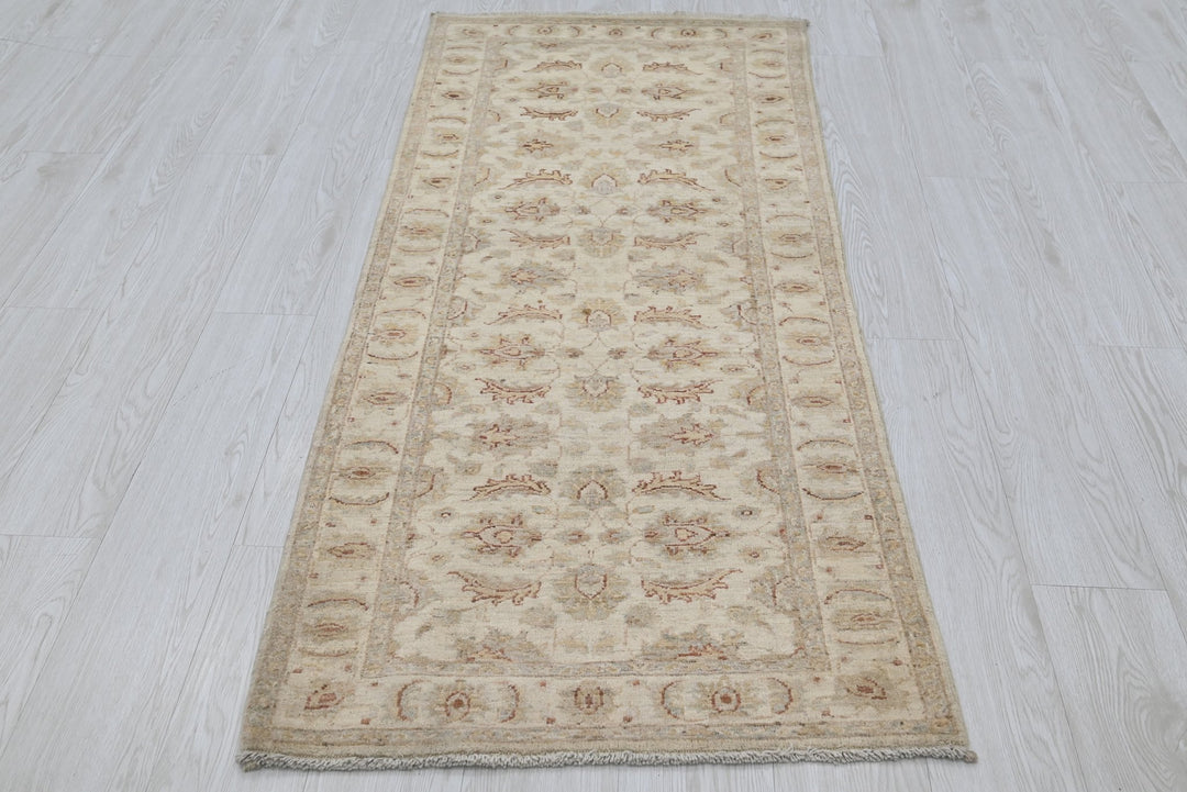 white Runner rug 2' 4" x 5' 9"