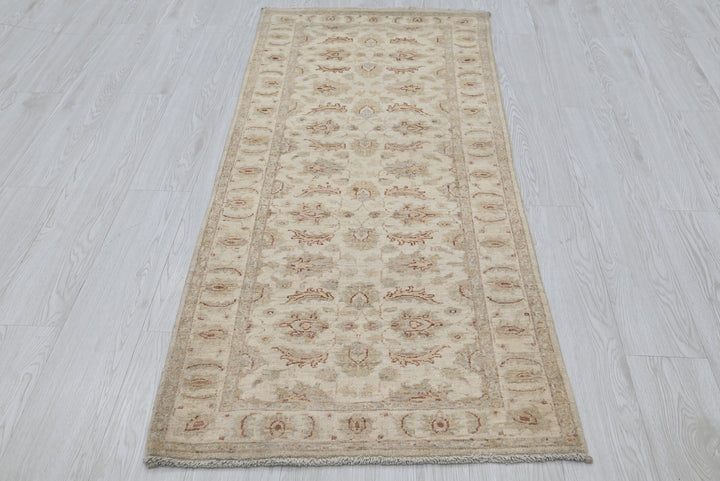 white Runner rug 2' 4" x 5' 9"
