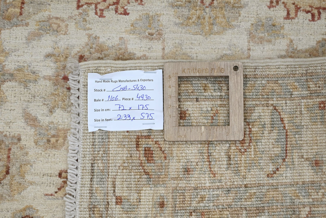 white Runner rug 2' 4" x 5' 9"