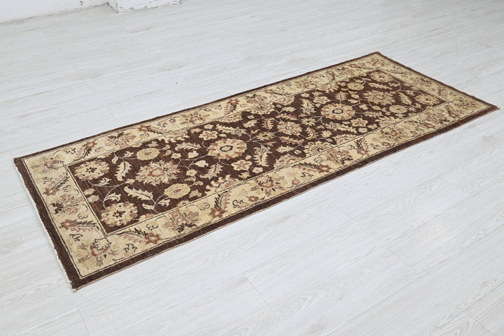 brown Medium rug 2' 7" x 6' 9"