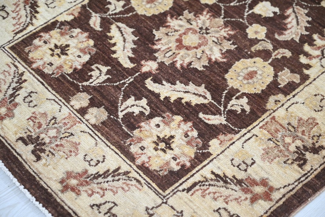 brown Medium rug 2' 7" x 6' 9"